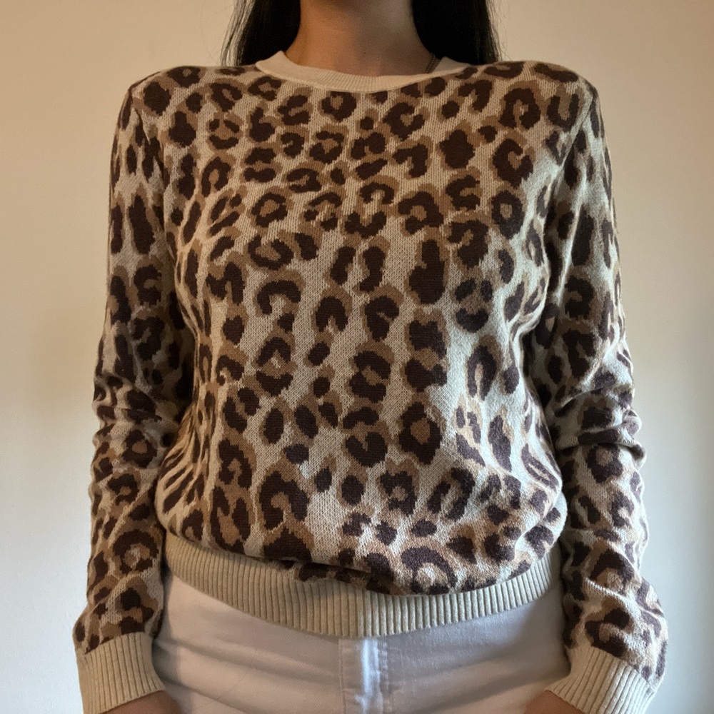 Leopard Print Pullover - Picture 3 of 8